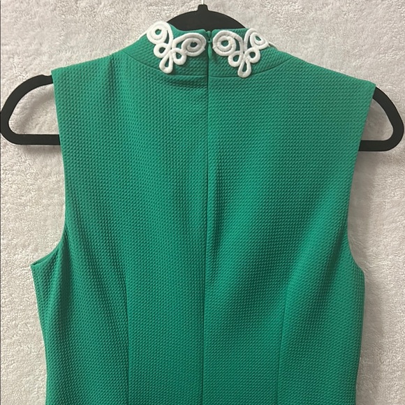 Elle Green & White Sheath Dress with Plunge Neckline - Picture 10 of 16